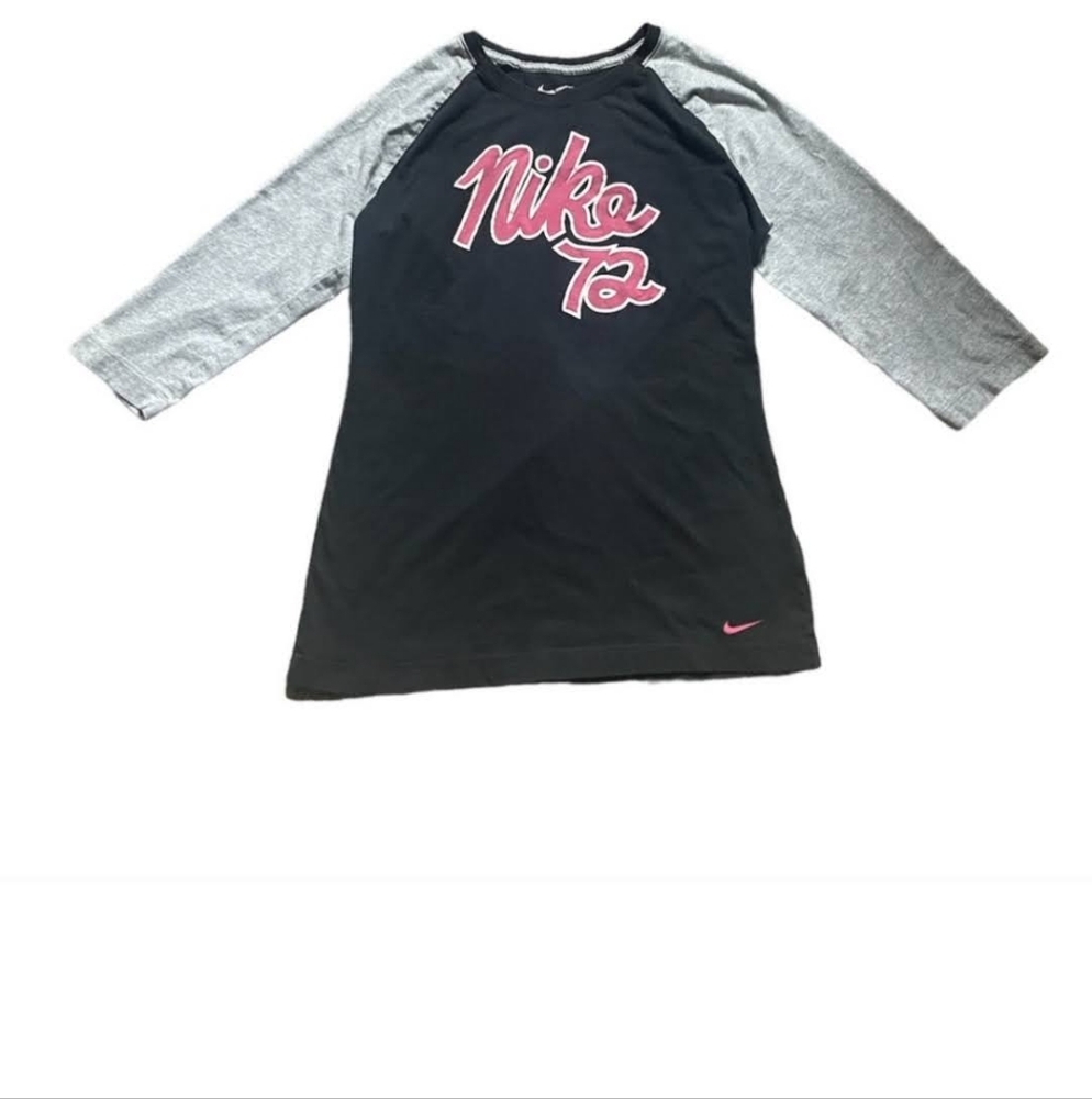 A Nike mid sleeve tee shirt basically brand new